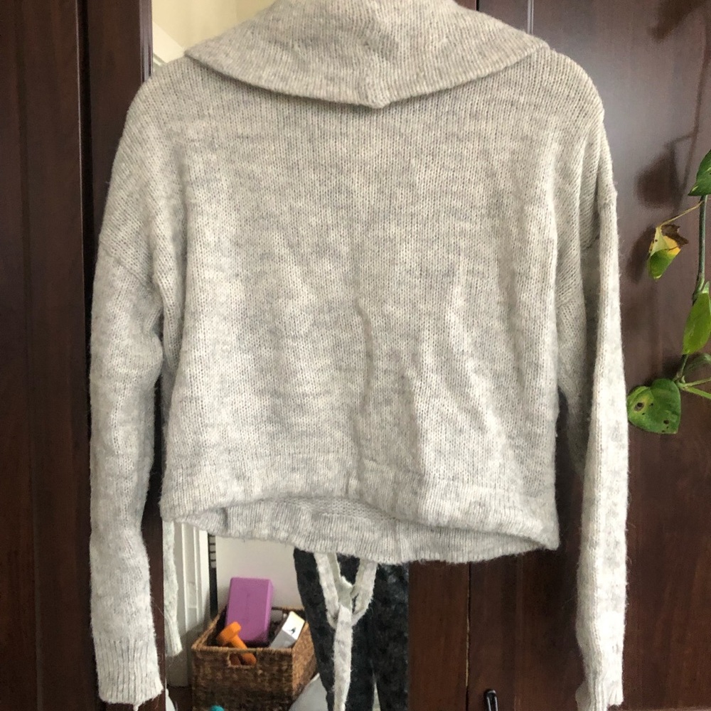Draw string cowl neck - Picture 2 of 3